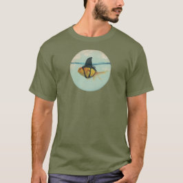 サメのヒレを持つ金魚 Tシャツ