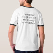 サメのヒレを持つ金魚 Tシャツ (裏面フル)