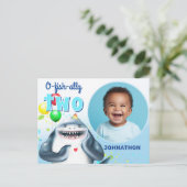 サメの写真 子供の誕生日発表 ポストカード (スタンド正面)