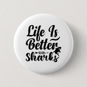 サメの引用文白黒で生活が良い 缶バッジ (正面)