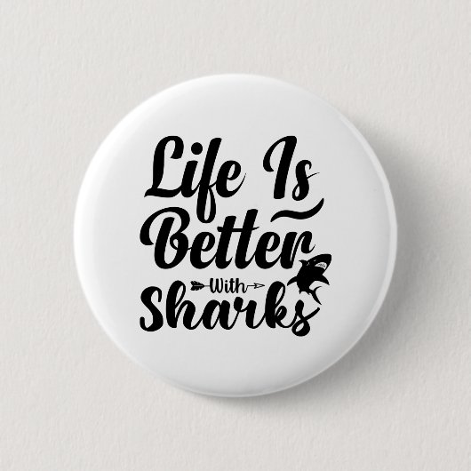 サメの引用文白黒で生活が良い 缶バッジ (正面)