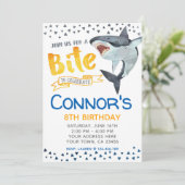 サメの招待状 プールでの誕生日パーティー 招待状 (スタンド正面)