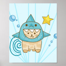サメの格好をしたかわいいベージュの猫 水色の海をテーマにしたデザイン