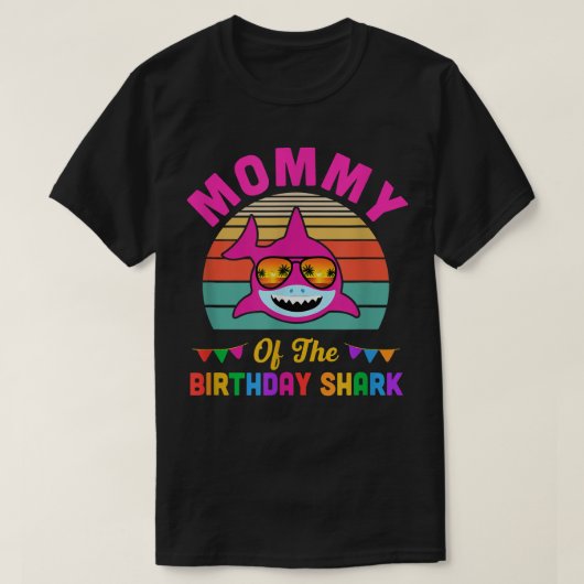 サメの母のママ誕生日マッチングファミリー Tシャツ (デザイン正面)