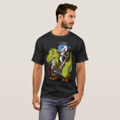 サメの海賊がティラノサウルスに乗る Tシャツ (正面フル)