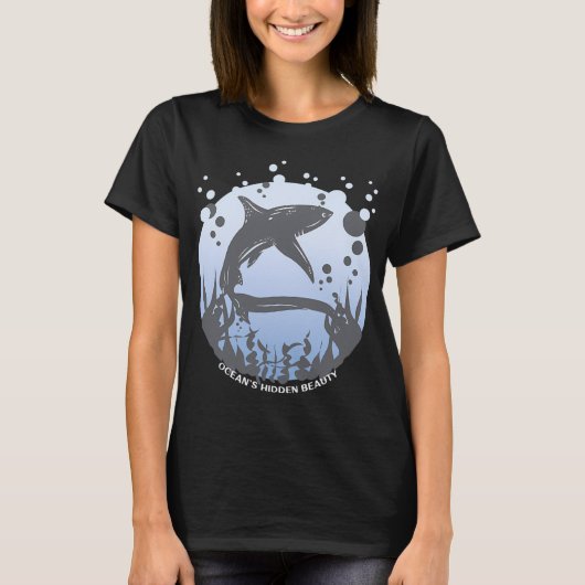サメの神秘 Tシャツ (正面)