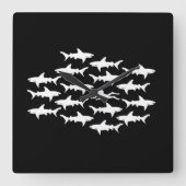 サメの群れと泳ぐスキューバダイバー スクエア壁時計 (正面)