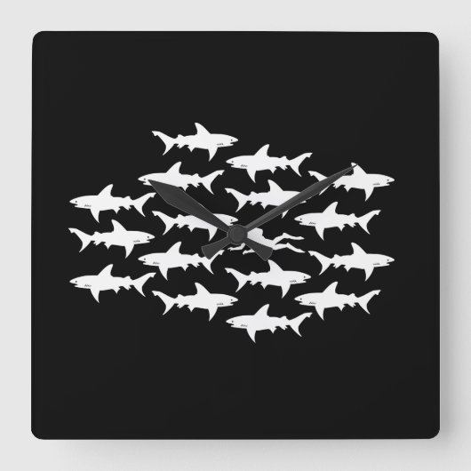 サメの群れと泳ぐスキューバダイバー スクエア壁時計 (正面)