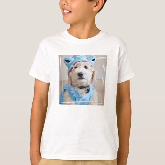 サメの衣装を着たゴルデンドル Tシャツ (正面)