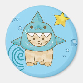 サメの衣装を着た可愛いベージュ猫アクアシーをテーマにした海 マグネット