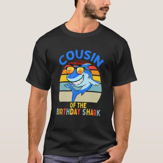 サメの誕生日少年の家族のいとこ Tシャツ (正面)
