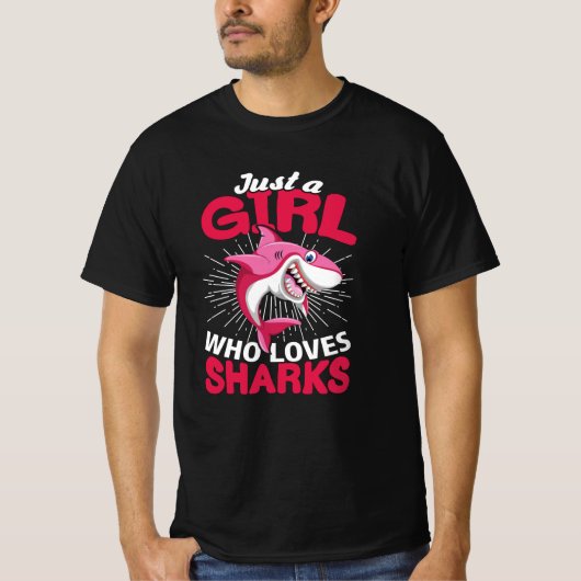 サメの贈り物が大好きな女おもしろいの子 Tシャツ (正面)