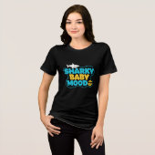 サメの赤ちゃん気分 トライブレンドTシャツ (正面全面)