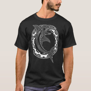 サメの魚のシンボル墓の文化マオリ族のパター Tシャツ