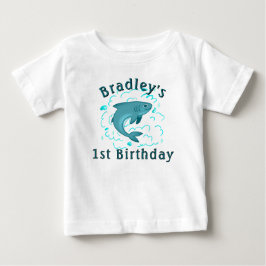 サメの1歳の誕生日 ベビーTシャツ