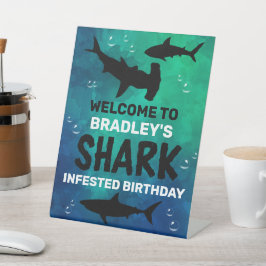 サメは任意の年齢の誕生日パーティー歓迎Pede 台座サイン