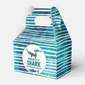 サメは年齢に関係なく誕生日パーティーを開催 フェイバーボックス (裏面サイド)