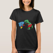 サメをパンチするティラノサウルス恐竜 楽しいボクシング Tシャツ (正面)
