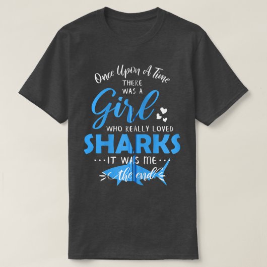 サメを愛する女の子サメのギフトサメ小説 Tシャツ (デザイン正面)