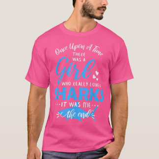 サメを愛する女の子サメのギフトサメ小説 Tシャツ