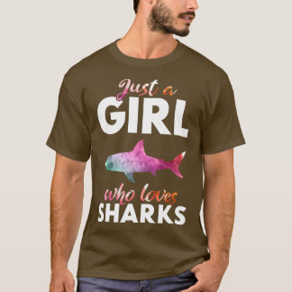 サメを愛する女の子シャーク・ファンギル・シャーク・ロー Tシャツ
