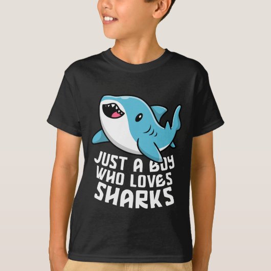 サメを愛する少年 Tシャツ (正面)