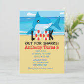 サメを探す……ビーチ誕生日招待状 招待状 (スタンド正面)