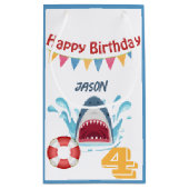 サメテーマハッピーバースデースモール抱き枕 子供へ スモールペーパーバッグ (裏面)