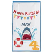 サメテーマハッピーバースデースモール抱き枕 子供へ スモールペーパーバッグ (正面)