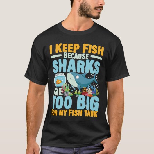 サメ保は私の魚に大き過ぎるから私は魚を釣る Tシャツ (正面)