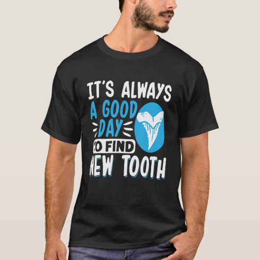 サメ化石歯ハンター1 Tシャツ (正面)