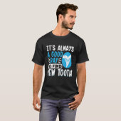 サメ化石歯ハンター1 Tシャツ (正面フル)