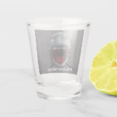 サメ誕生日シャーク攻撃 ショットグラス (裏面)