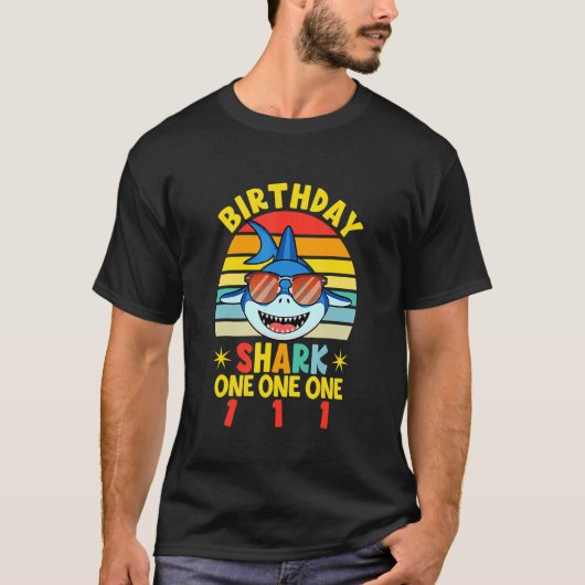 サメ誕生日1歳1歳の誕生日の少年マッチン Tシャツ (正面)