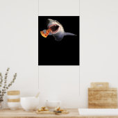 サメ食べ物のピザ | Shark愛好家のキッズギフトおもしろいプレゼント ポスター (キッチン)