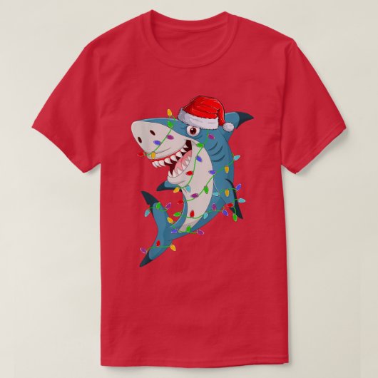 サメ魚好きクリスマスライトサンタシャーククリスマス Tシャツ (デザイン正面)