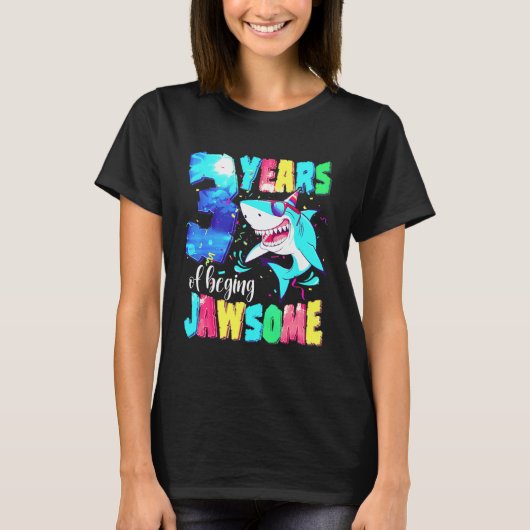 サメ かわいい 誕生日 3歳 男の子 女の子 3歳誕生日 Tシャツ (正面)