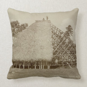 サモア、c.1875 (セピア色の写真)の家の建物 クッション