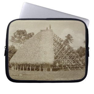 サモア、c.1875 (セピア色の写真)の家の建物 ラップトップスリーブ