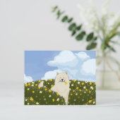 サモエドの可愛い犬と黄色い花畑 (青) ポストカード (スタンド正面)