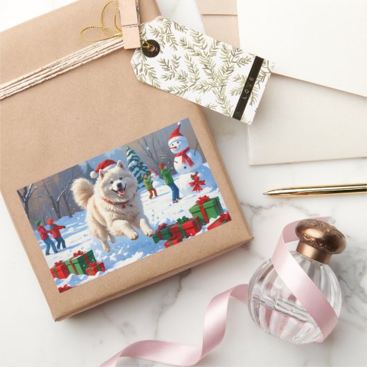 サモエドの雪の中のクリスマスハット姿 長方形シール (ギフト)
