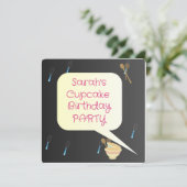 サラのカップケーキパーティー誕生日招待状カード 招待状 (スタンド正面)