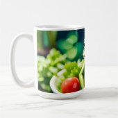 サラダに蛙が入っている コーヒーマグカップ (左)