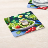 サラダに蛙が入っている スクエアペーパーコースター (アングル)