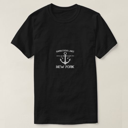 サラトガレイクニューヨークおもしろい魚釣りキャンピングスメ Tシャツ (デザイン正面)