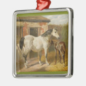 サラブレッド・マーレとフォール メタルオーナメント (左)