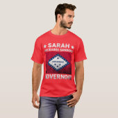 サラー・ハカビー・サンダース アーカンソー州知事 フラグ Tシャツ (正面フル)