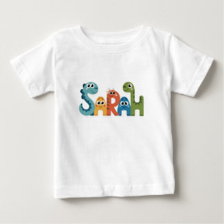 サラ恐竜の名前かわいいディノレターズデザイン ベビーTシャツ