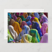 サリーカラフルの女性が集まる ポストカード (正面/裏面)