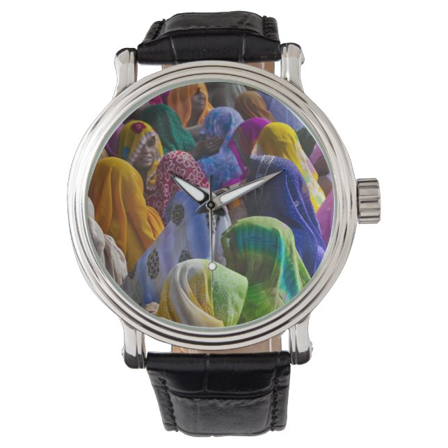 サリーカラフルの女性が集まる 腕時計 (正面)